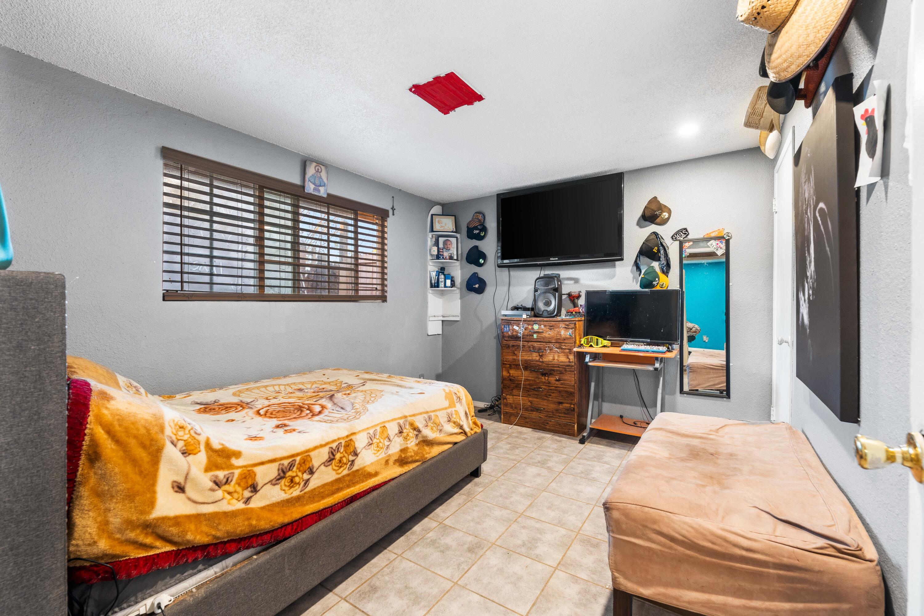 1258 Ave. R Palmdale, CA 93550 - Photo 12 of 15 E Ave R5-14