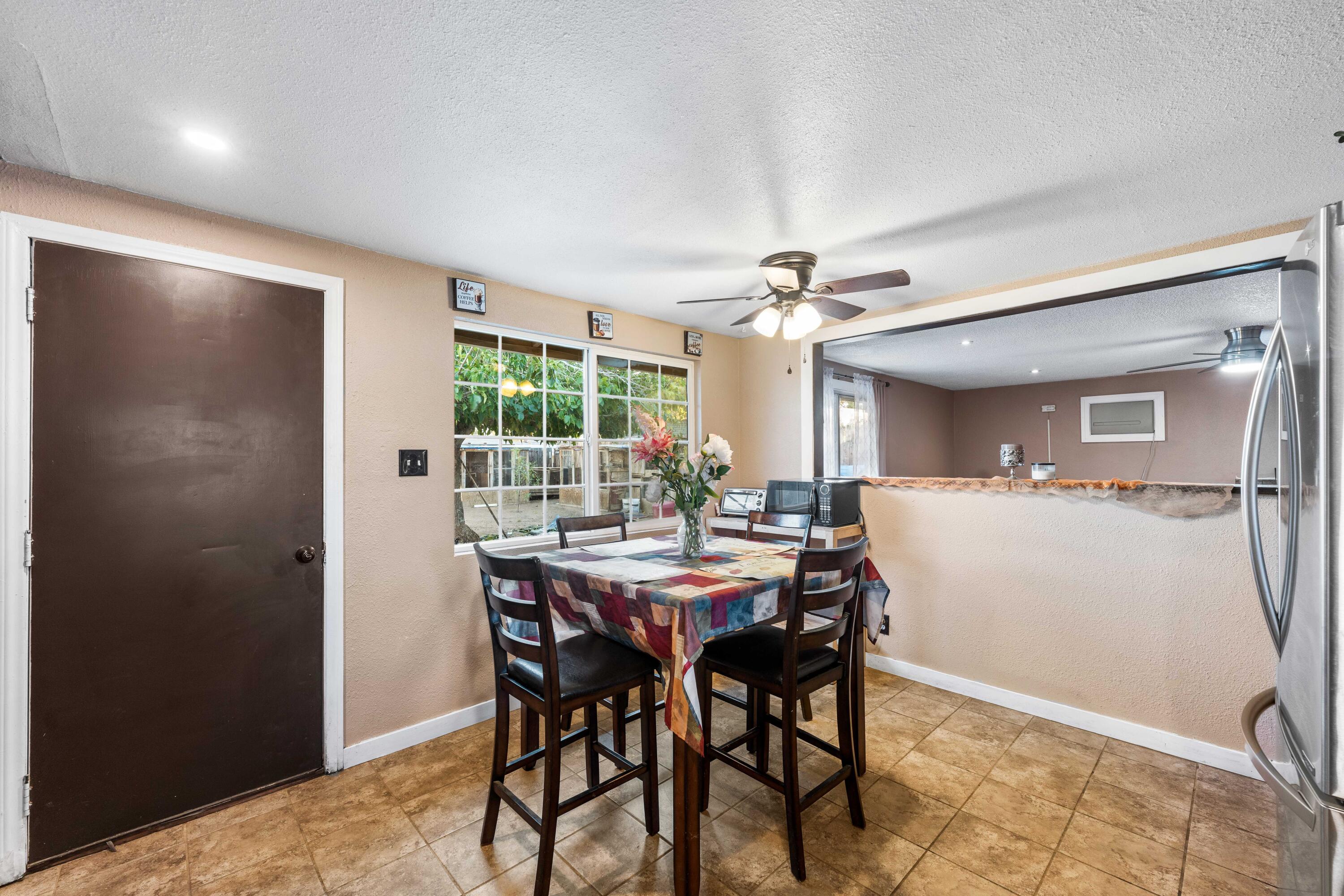 1258 Ave. R Palmdale, CA 93550 - Photo 4 of 15 E Ave R5-7