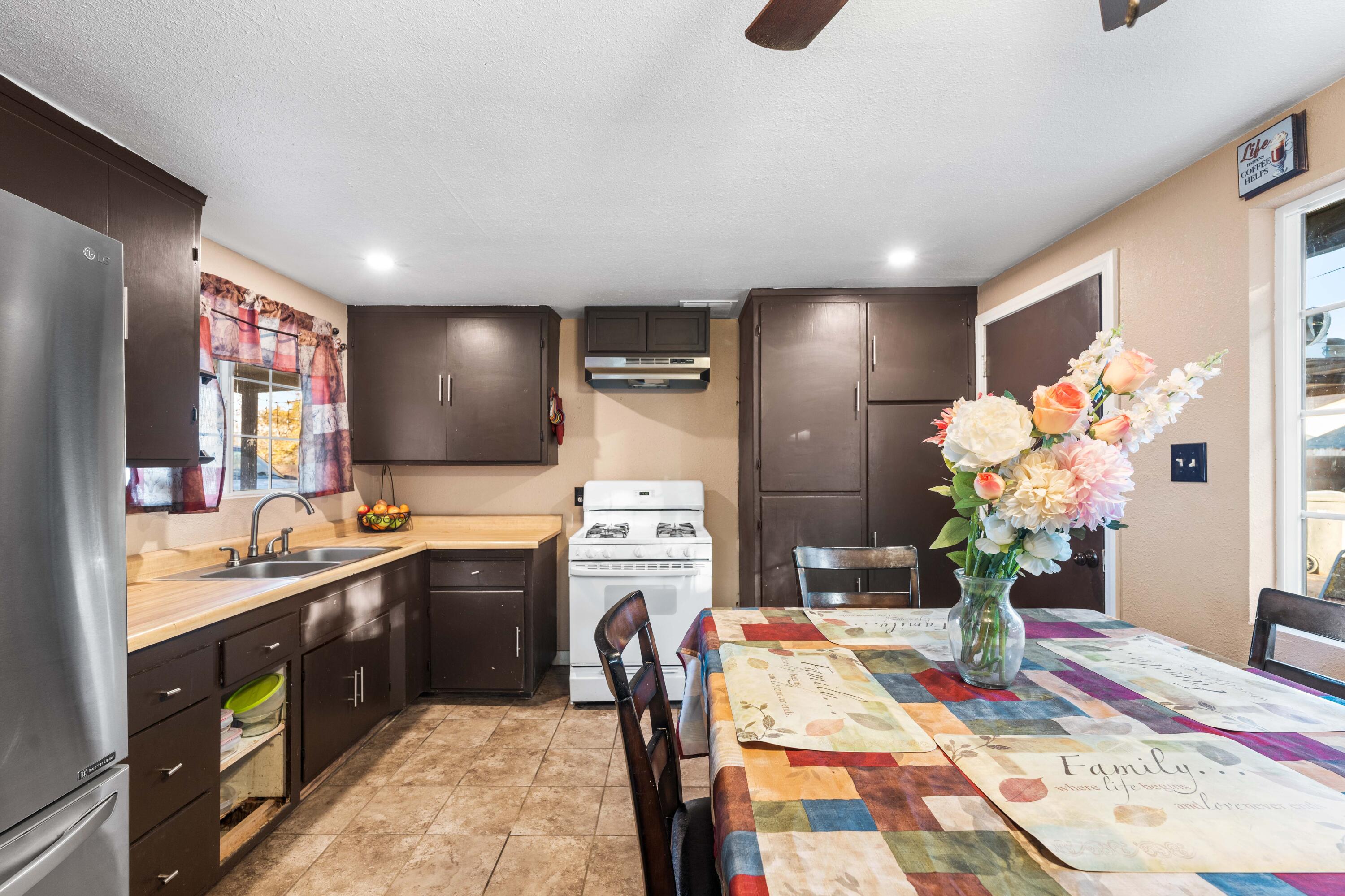 1258 Ave. R Palmdale, CA 93550 - Photo 5 of 15 E Ave R5-5