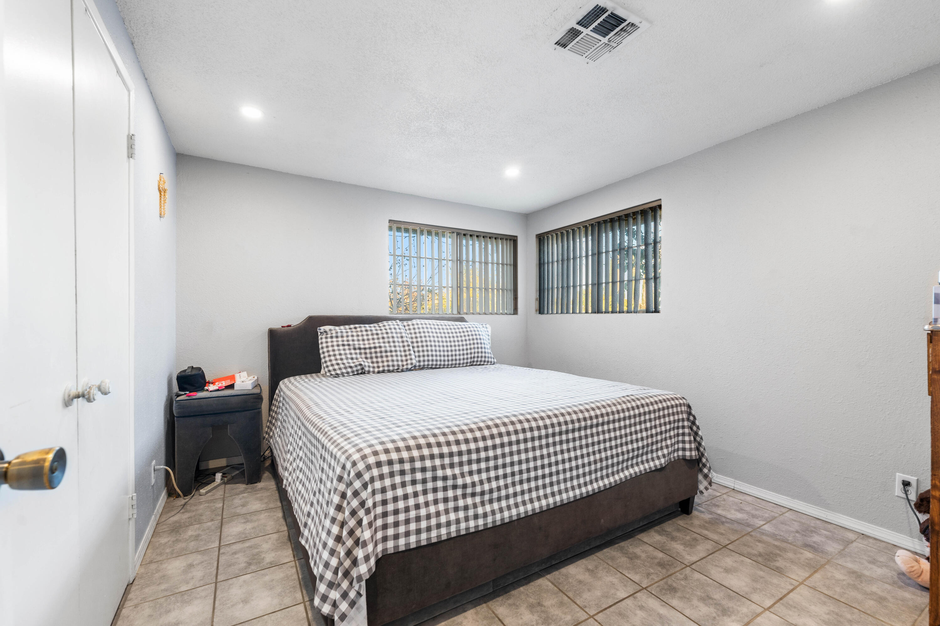 1258 Ave. R Palmdale, CA 93550 - Photo 9 of 15 E Ave R5-8