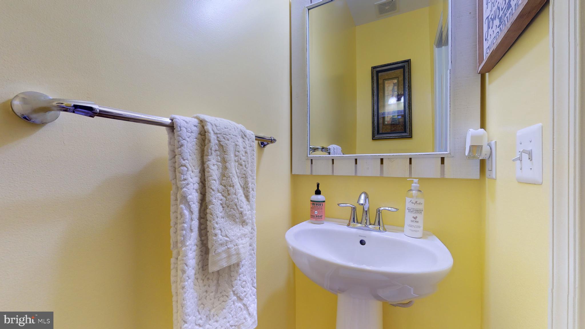 5333 Rockingham Place White Plains, MD 20695 - Photo 9 of 18 Half bath