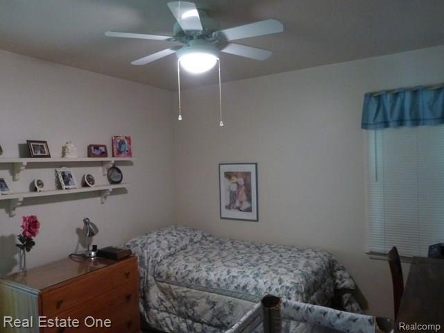 4040 Kenmore Road Berkley, MI 48072 - Photo 12 of 22 P1000520.jpg