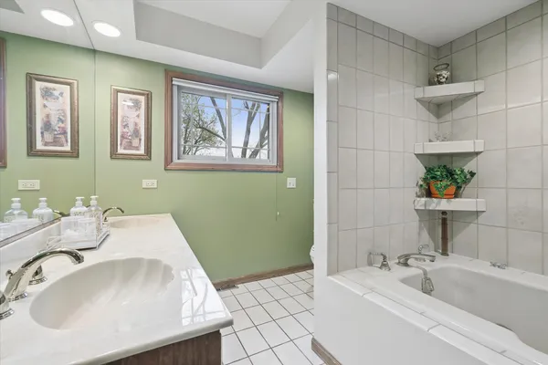 $525,000 | 1903 East Ivy Lane, Mount Prospect, IL 60056