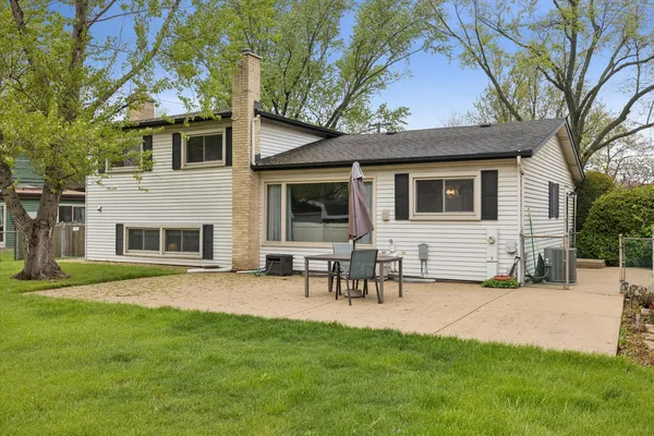 $525,000 | 1903 East Ivy Lane, Mount Prospect, IL 60056