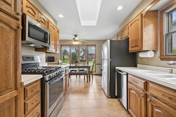 $525,000 | 1903 East Ivy Lane, Mount Prospect, IL 60056