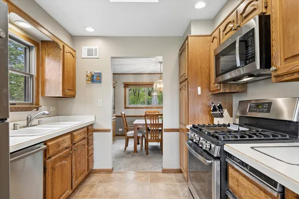 $525,000 | 1903 East Ivy Lane, Mount Prospect, IL 60056
