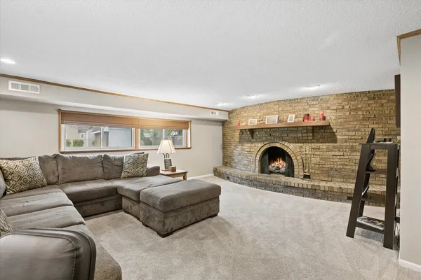 $525,000 | 1903 East Ivy Lane, Mount Prospect, IL 60056