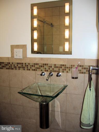 12607 Pentenville Road Silver Spring, MD 20904 - Photo 15 of 30 Bath (Master)