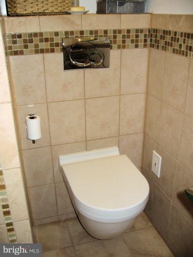 12607 Pentenville Road Silver Spring, MD 20904 - Photo 24 of 30 Bath (Master)