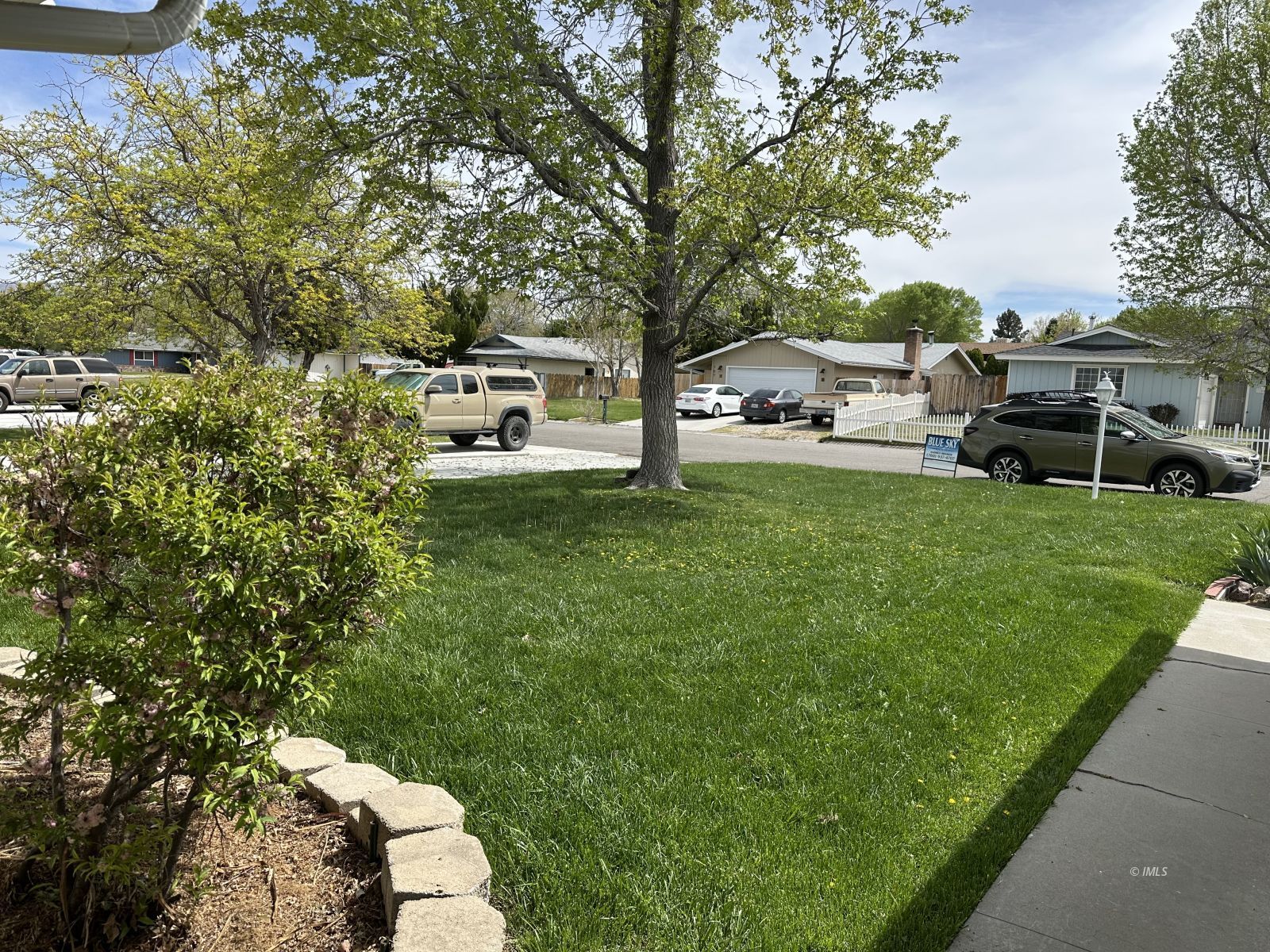 106 Juniper Road Big Pine, CA 93513 - Photo 20 of 33 Looking Out Front Door