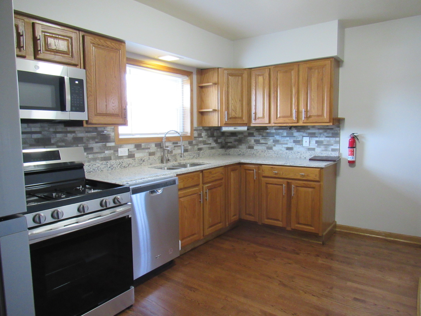 18011 Ridgewood Avenue Lansing, IL 60438 - Photo 15 of 25 Gallery Image 15