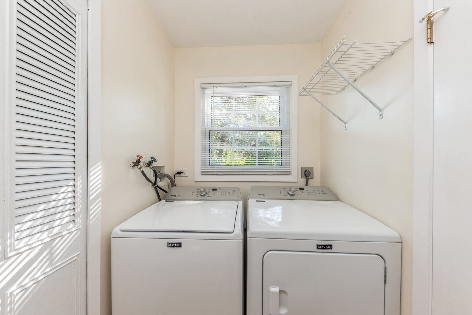311 Weidner Road Buffalo Grove, IL 60089 - Photo 14 of 16 a utility room with dryer and washer