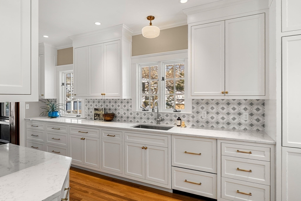 240 Upland Road Newton, MA 02460 - Photo 4 of 27 Gallery Image 4