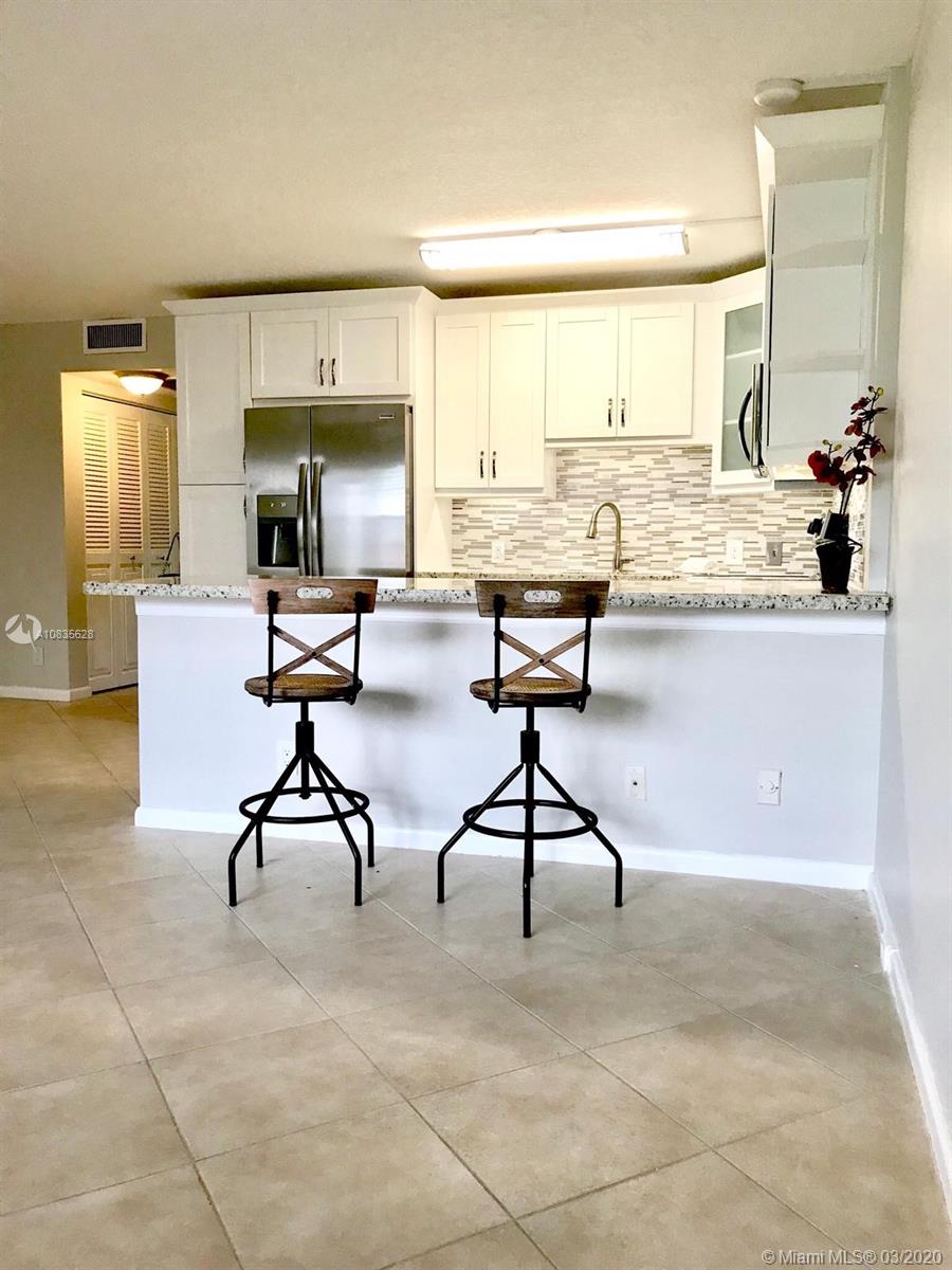 86 Mansfield East, Unit C Boca Raton, FL 33434 - Photo 4 of 36 Gallery Image 4
