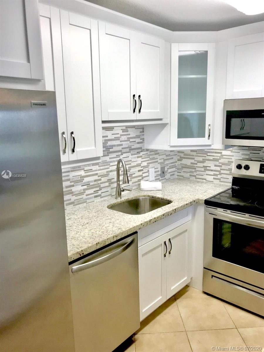 86 Mansfield East, Unit C Boca Raton, FL 33434 - Photo 5 of 36 Gallery Image 5