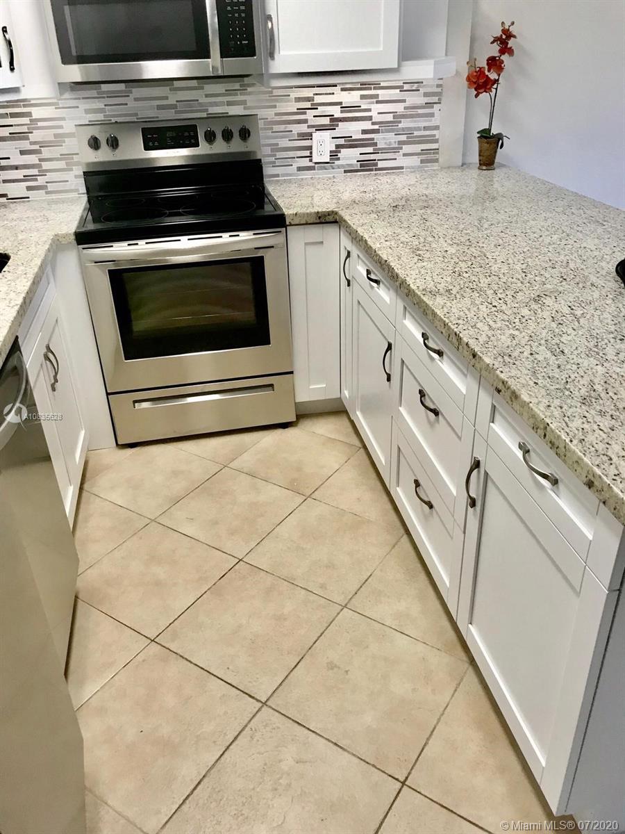86 Mansfield East, Unit C Boca Raton, FL 33434 - Photo 8 of 36 Gallery Image 8