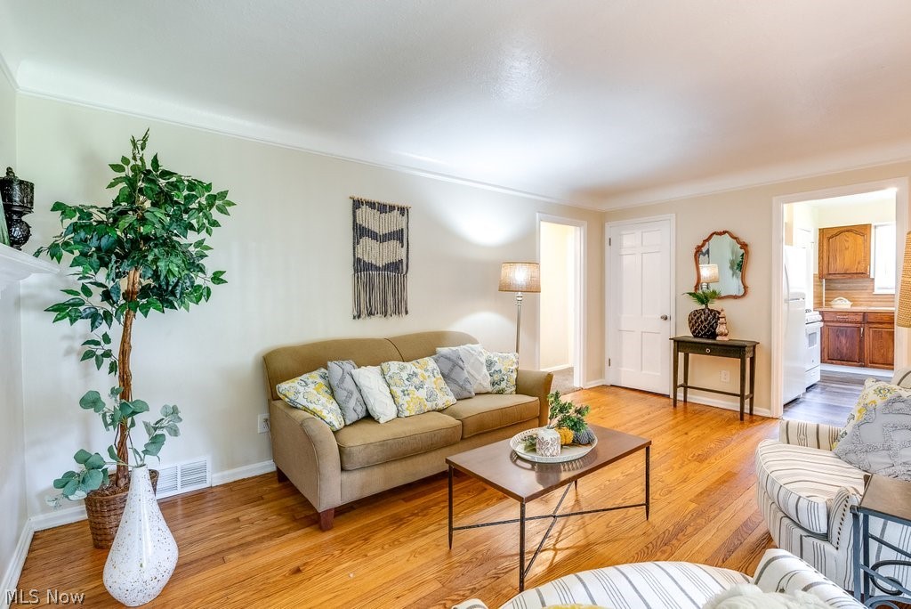 4273 Bayard Road Cleveland, OH 44121 - Photo 6 of 35