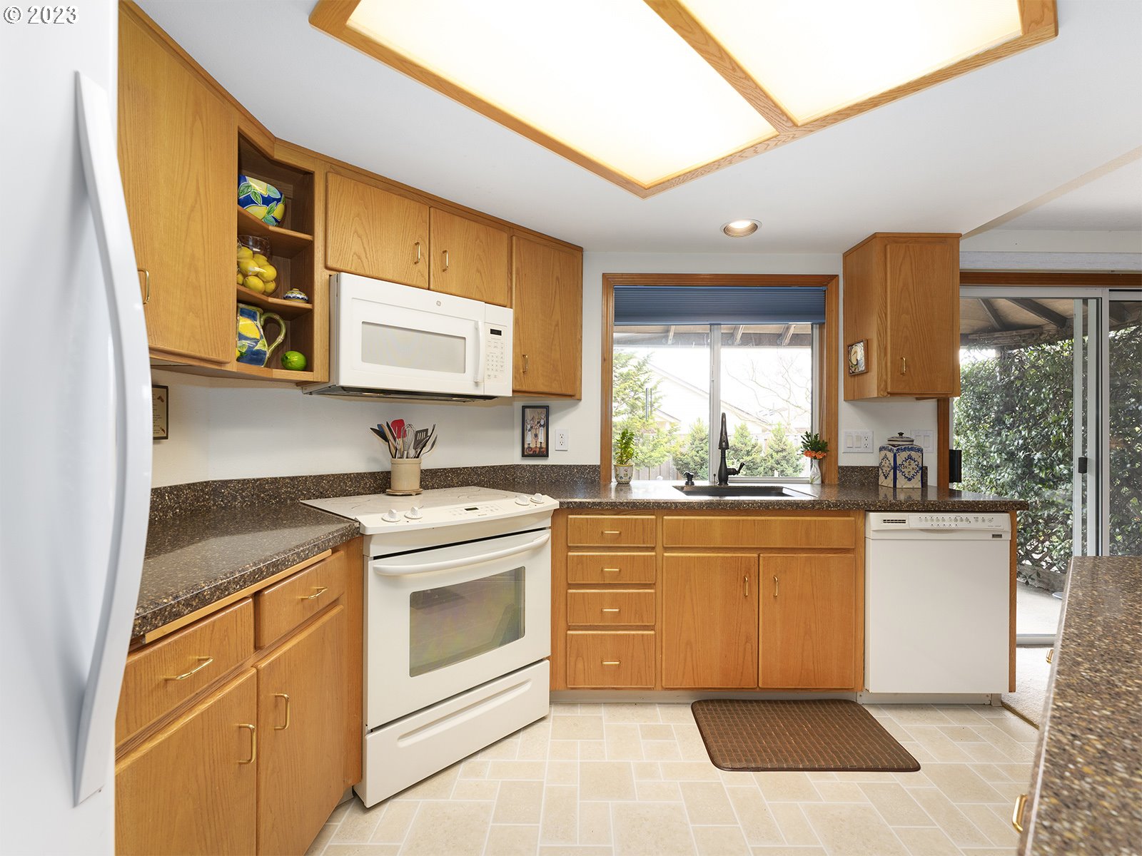 12750 Southwest Overgaard Street Portland, OR 97224 - Photo 18 of 34 Kitchen