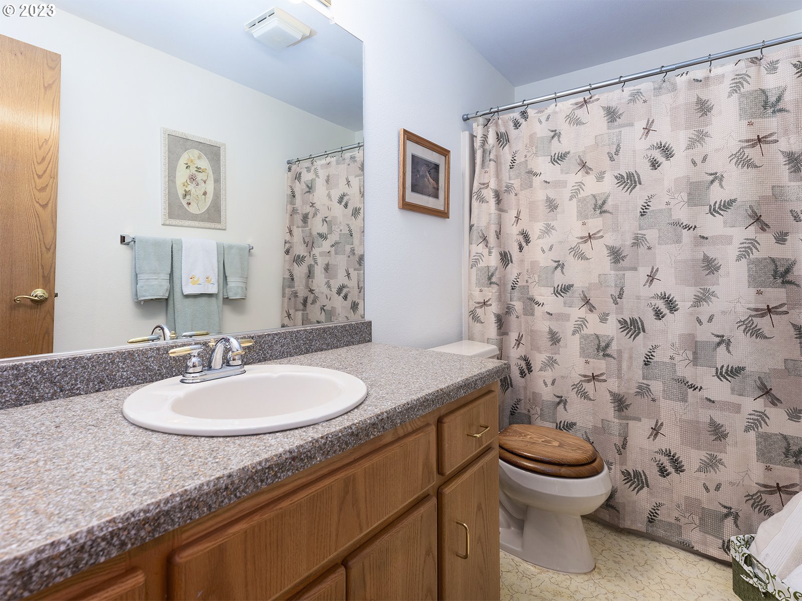 12750 Southwest Overgaard Street Portland, OR 97224 - Photo 24 of 34 Bathroom
