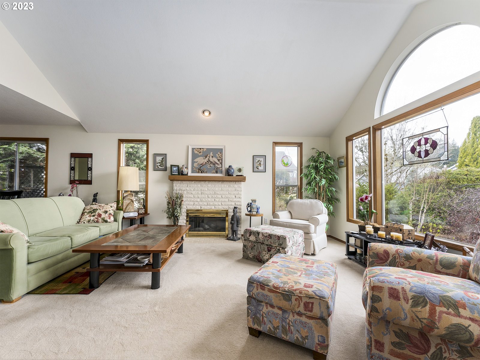 12750 Southwest Overgaard Street Portland, OR 97224 - Photo 4 of 34 Living Room