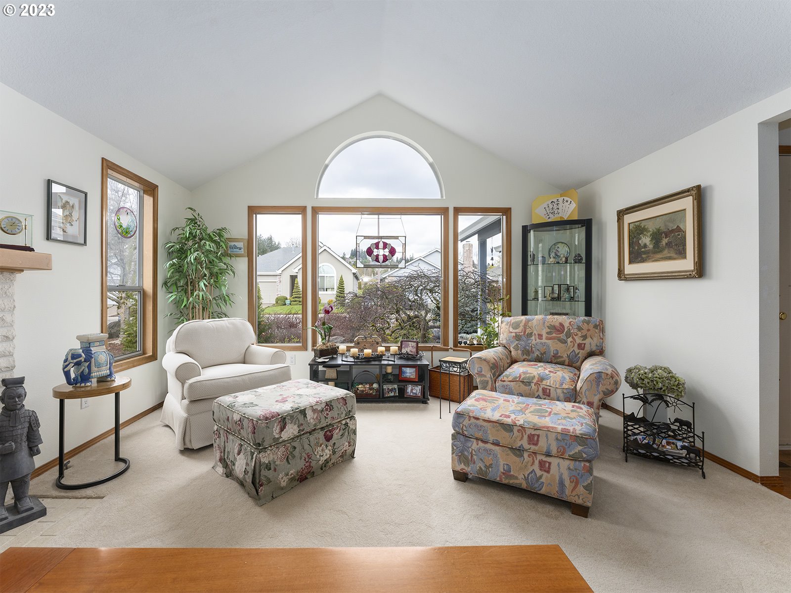 12750 Southwest Overgaard Street Portland, OR 97224 - Photo 10 of 34 Living Room