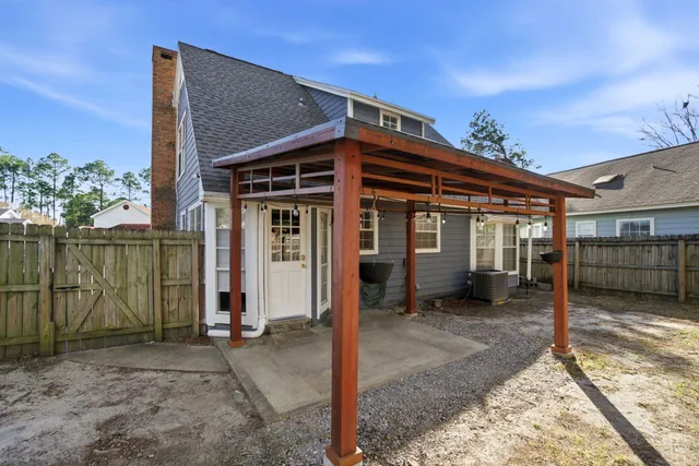 a view of a water fountain in front of a house