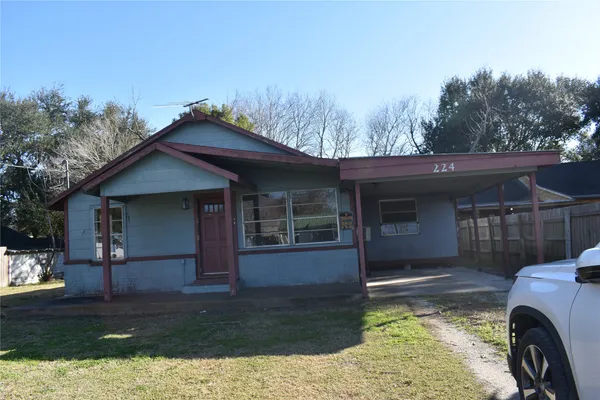 $85,000 | 224 West Pne Avenue, Winnie, TX 77665