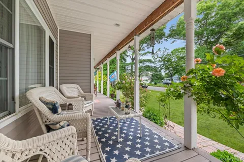 $749,999 | 7 Maple Avenue, Holbrook, NY 11741