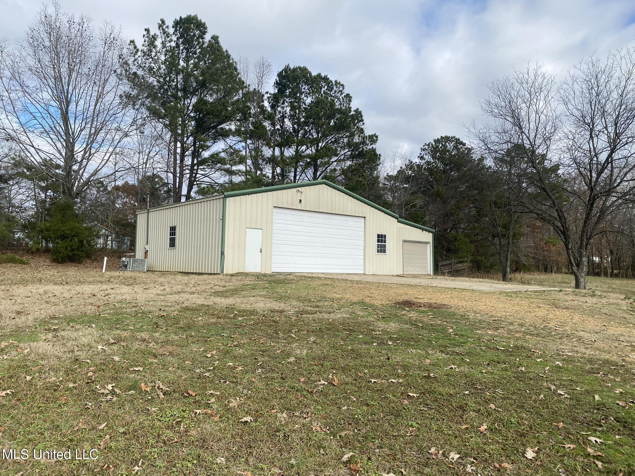 53 South Crockett Road Senatobia, MS 38668 - Photo 2 of 7 FRONT