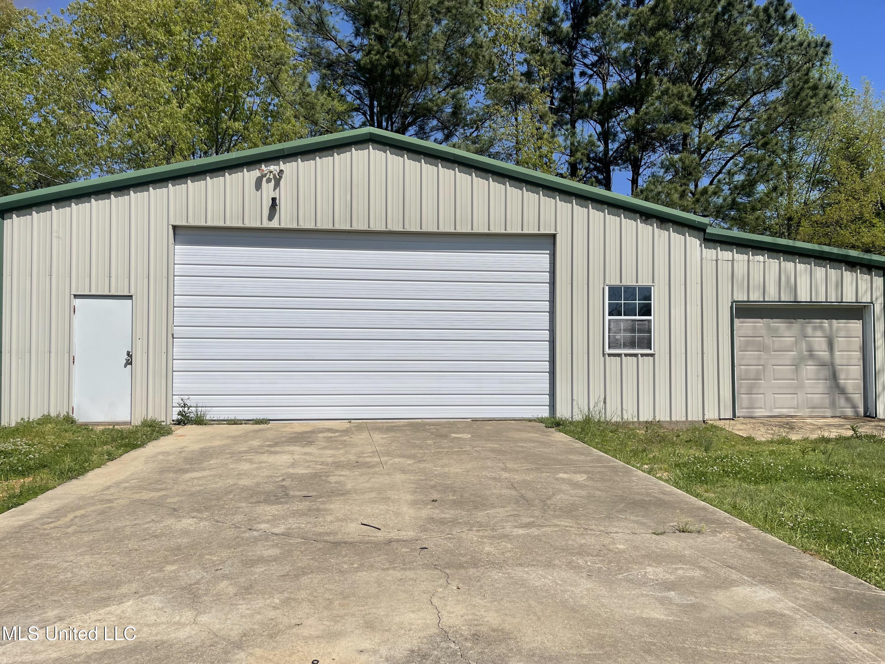 53 South Crockett Road Senatobia, MS 38668 - Photo 3 of 7 IMG_6172
