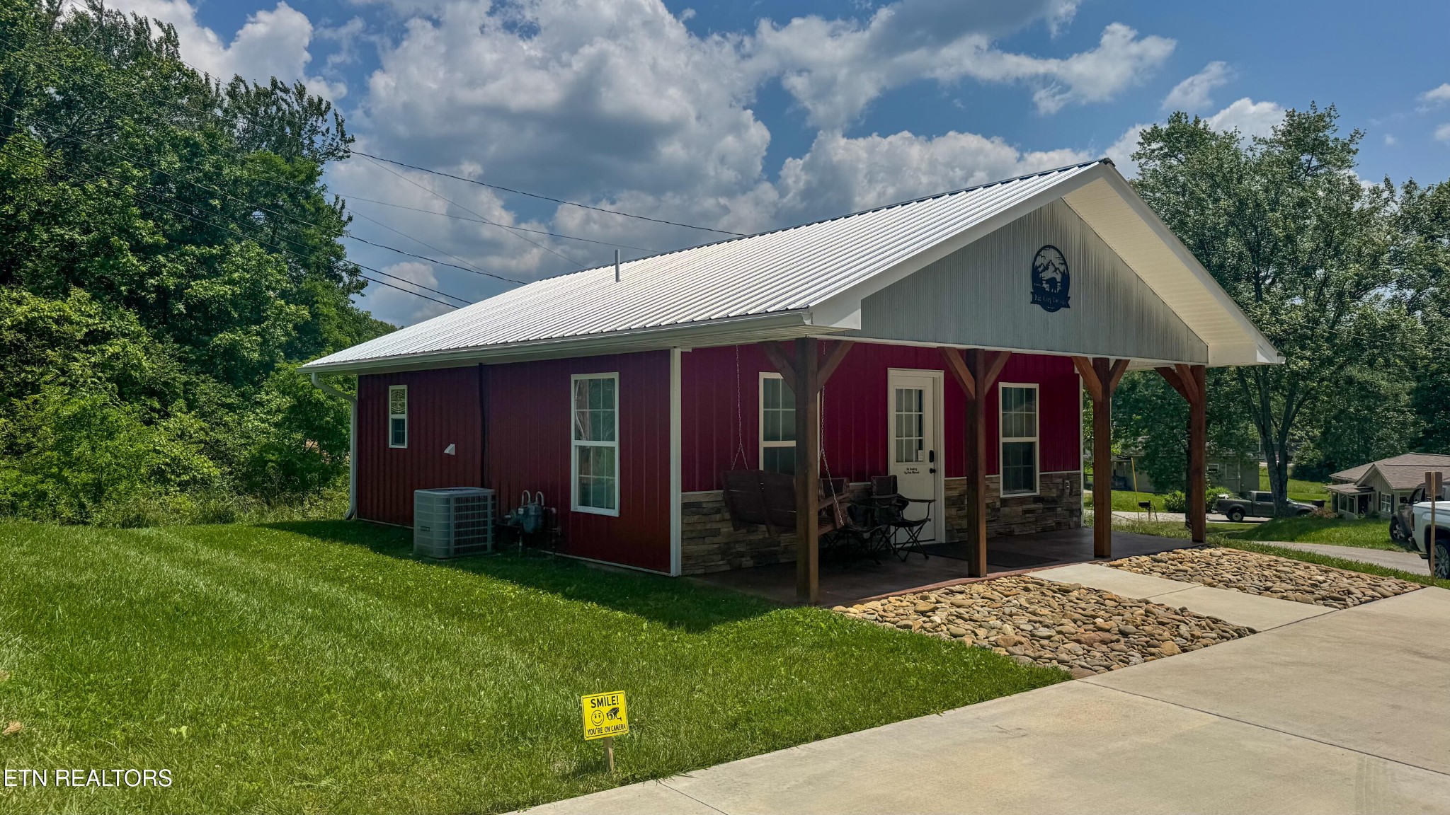 138 Mathews Road Oneida, TN 37841 - Photo 22 of 31 a view of a barn with yard