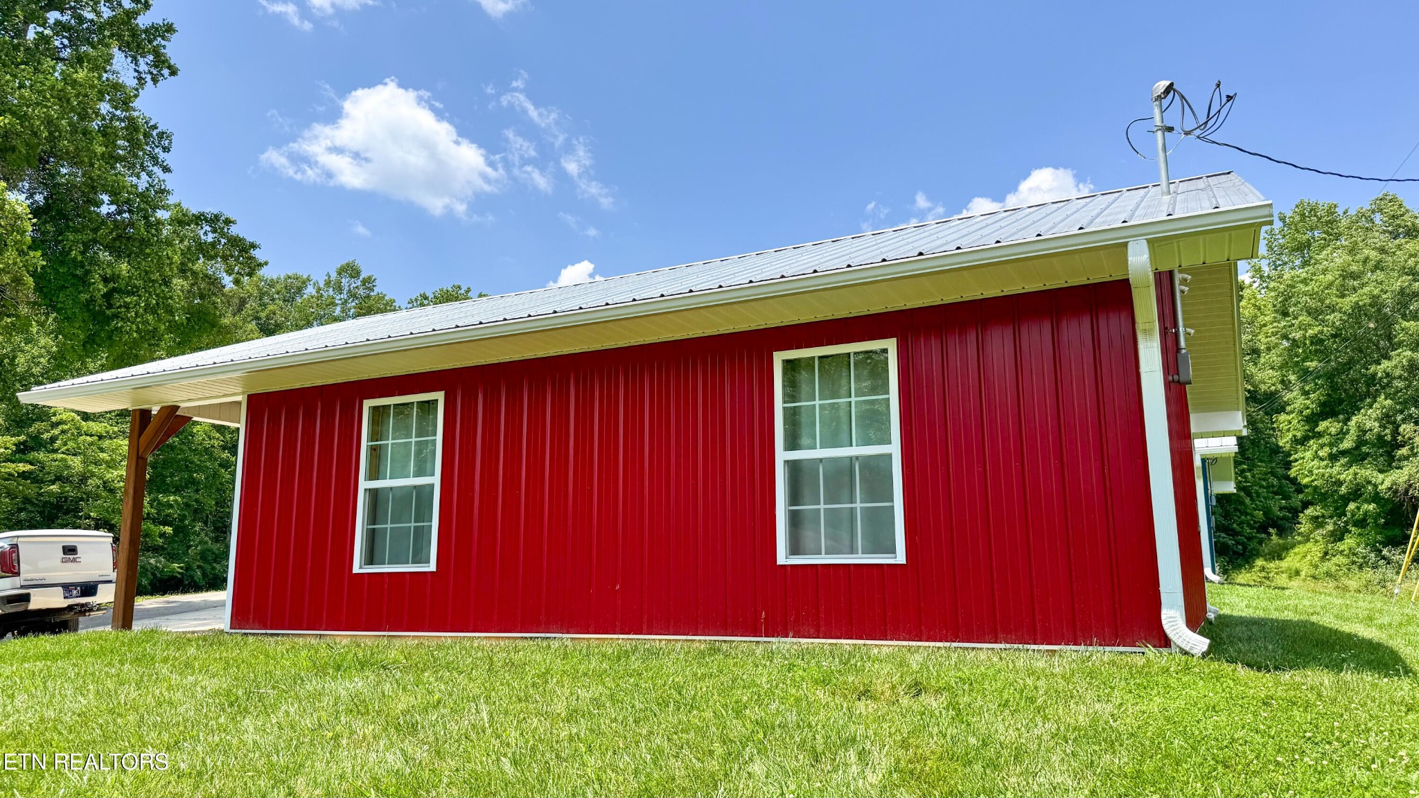 138 Mathews Road Oneida, TN 37841 - Photo 25 of 31 a view of a backyard with a garden