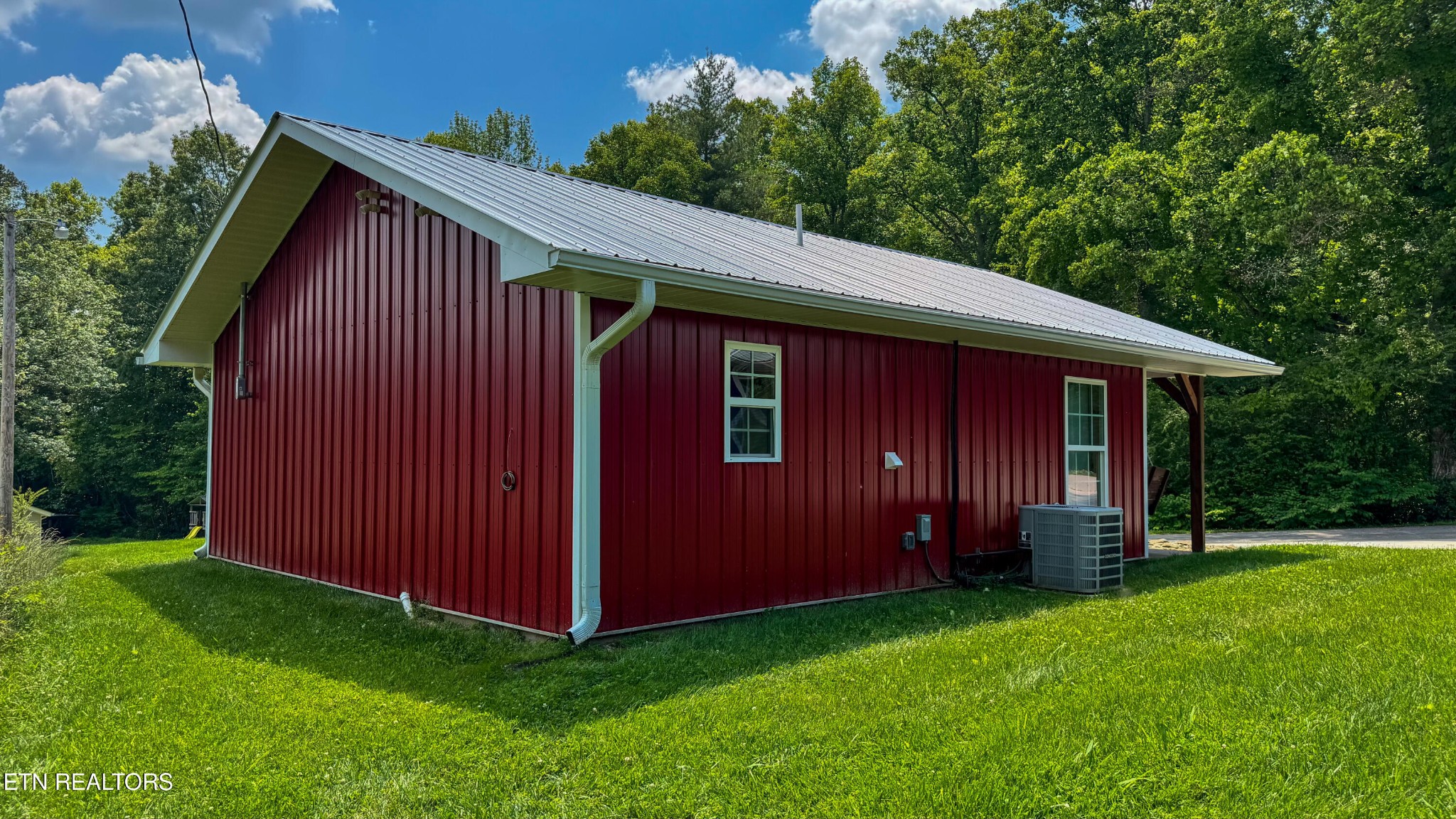 138 Mathews Road Oneida, TN 37841 - Photo 28 of 31 a view of barn with a small yard