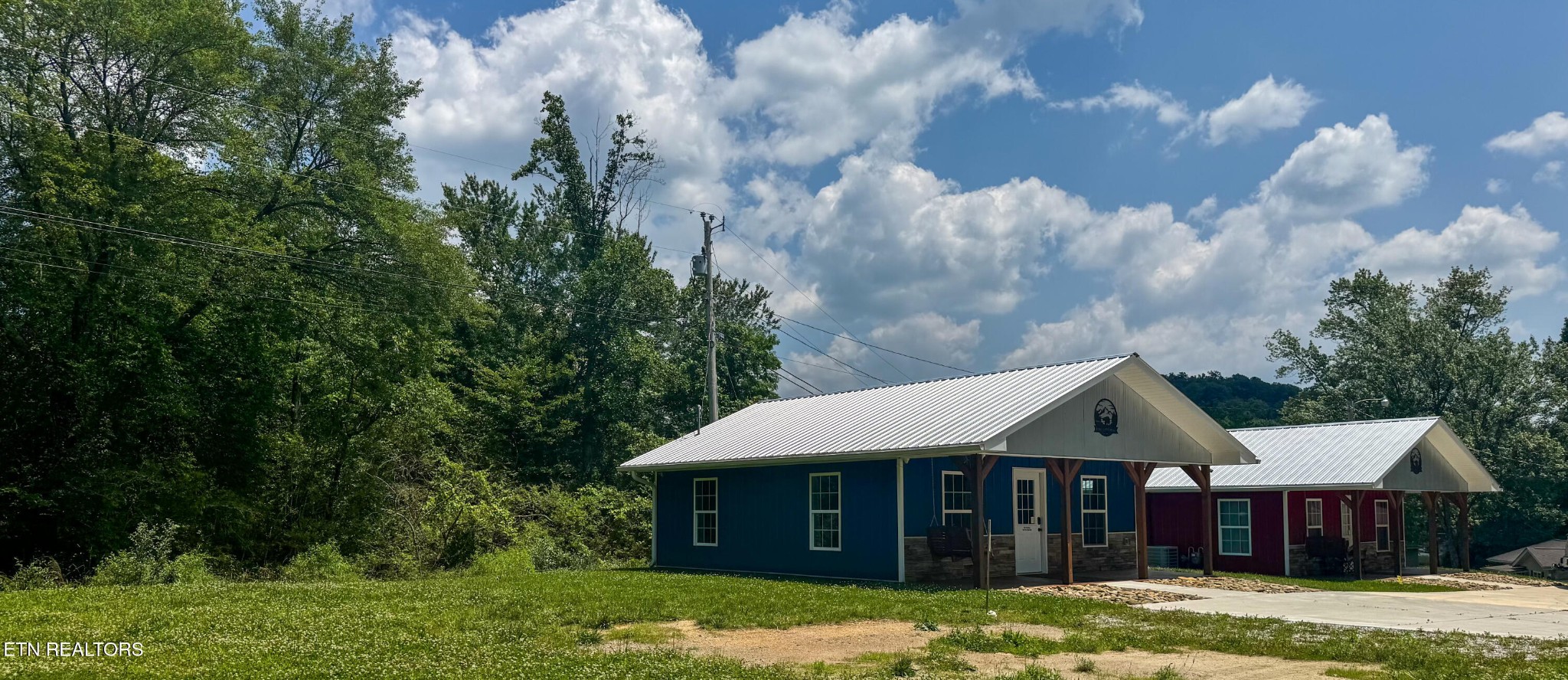 138 Mathews Road Oneida, TN 37841 - Photo 30 of 31 a front view of a house with garden