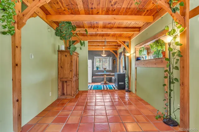 a entryway view with a outdoor space