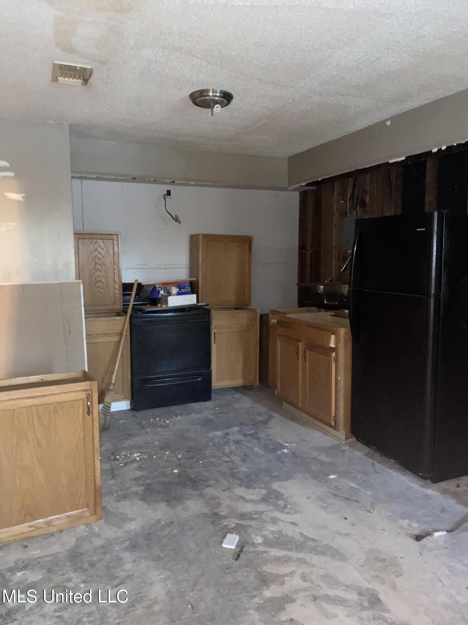 12357 Dedeaux Road Gulfport, MS 39503 - Photo 2 of 11 Kitchen Dedeaux