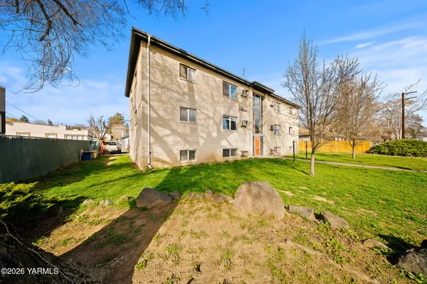 a view of a back yard of the house