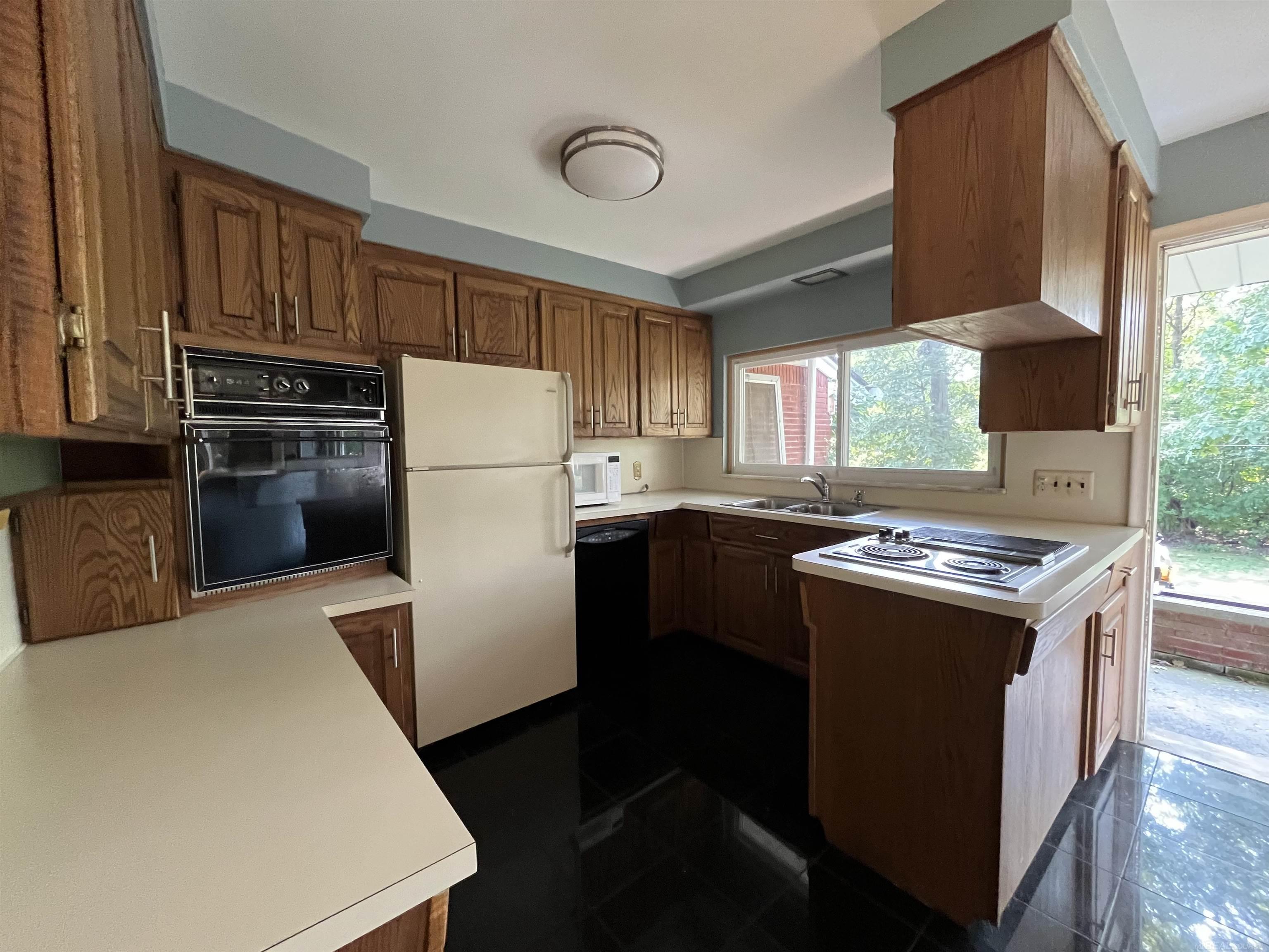 195 Windsor Road Rochester, MI 48307 - Photo 8 of 23 Kitchen with New Tile