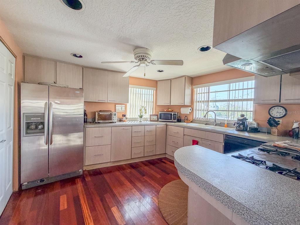 13098 Gulf Boulevard Madeira Beach, FL 33708 - Photo 19 of 39