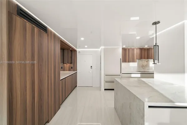 $6,200 | 5555 Collins Avenue, Unit 16H, Miami Beach, FL 33140