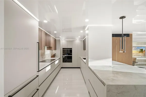 $6,200 | 5555 Collins Avenue, Unit 16H, Miami Beach, FL 33140