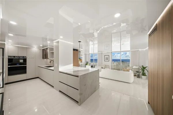$6,200 | 5555 Collins Avenue, Unit 16H, Miami Beach, FL 33140