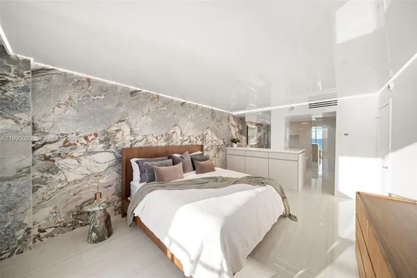 $6,200 | 5555 Collins Avenue, Unit 16H, Miami Beach, FL 33140