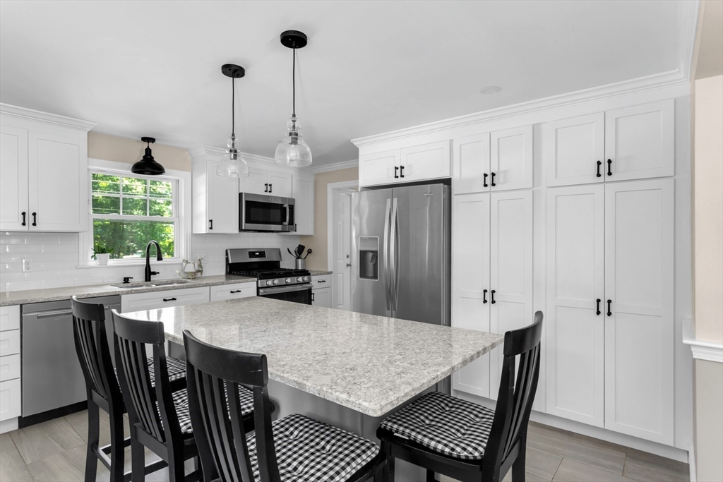 314 Pleasant Street Franklin, MA 02038 - Photo 13 of 40