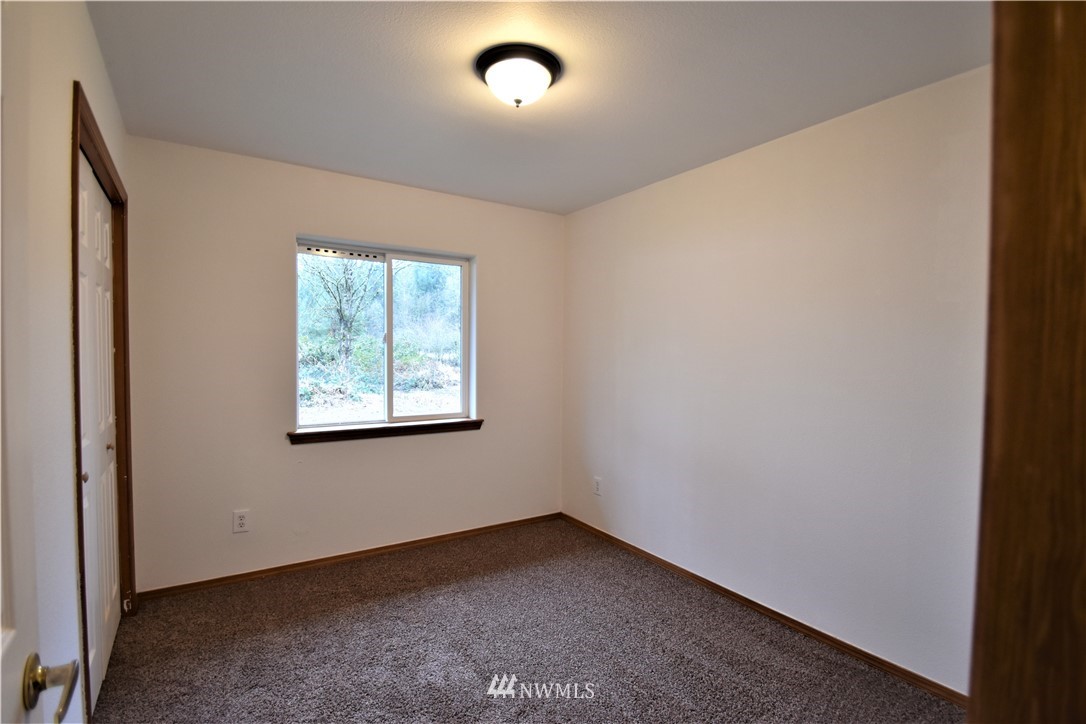 11210 180th Lane Southwest Rochester, WA 98579 - Photo 5 of 10