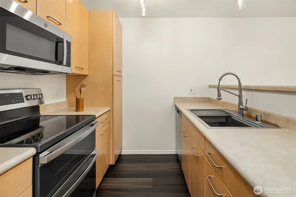 $488,000 | 710 240th Way Southeast, Unit J302, Sammamish, WA 98074