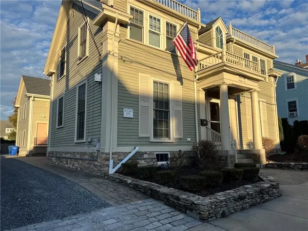$2,700 | 38 Mann Avenue, Unit B, Newport, RI 02840
