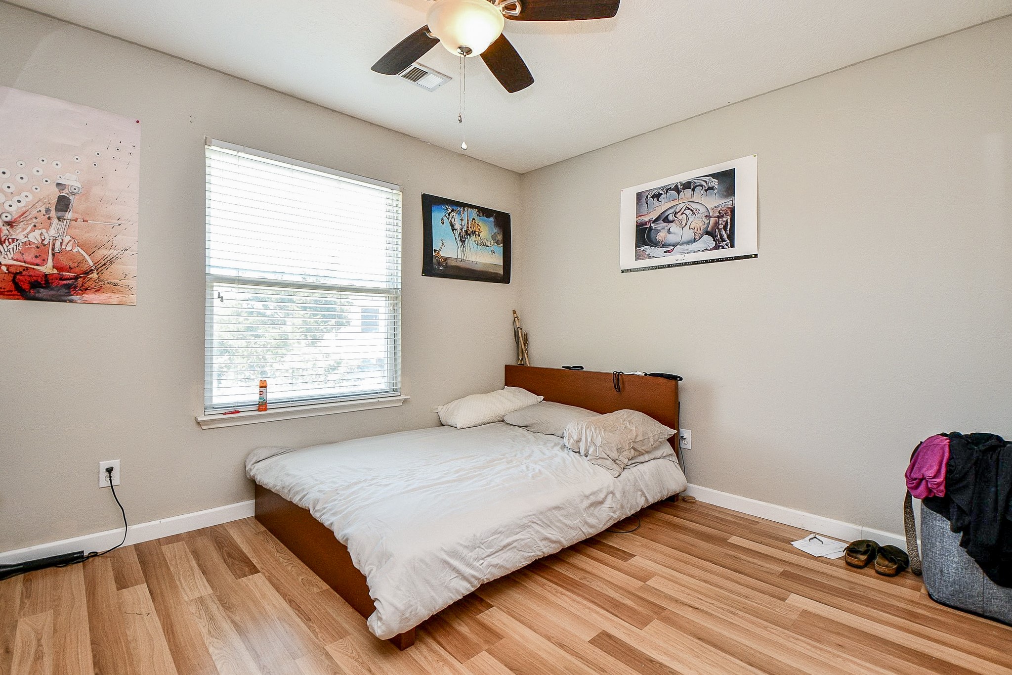 2910 Clayton Ridge Court Houston, TX 77082 - Photo 27 of 32 a bedroom with a bed and a window
