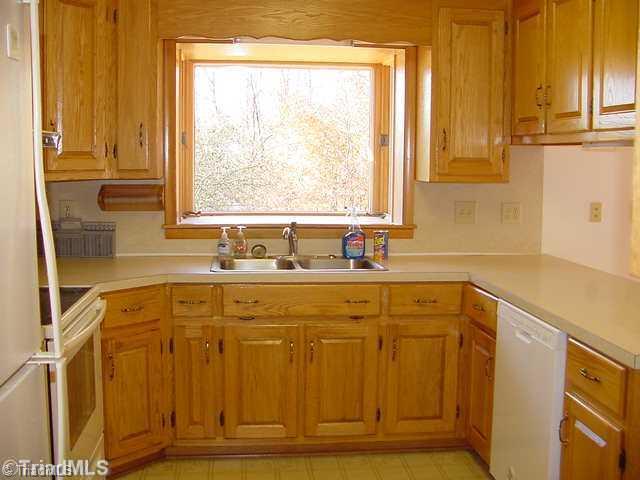 713 Crossingham Road Mount Airy, NC 27030 - Photo 11 of 16 Kitchen.