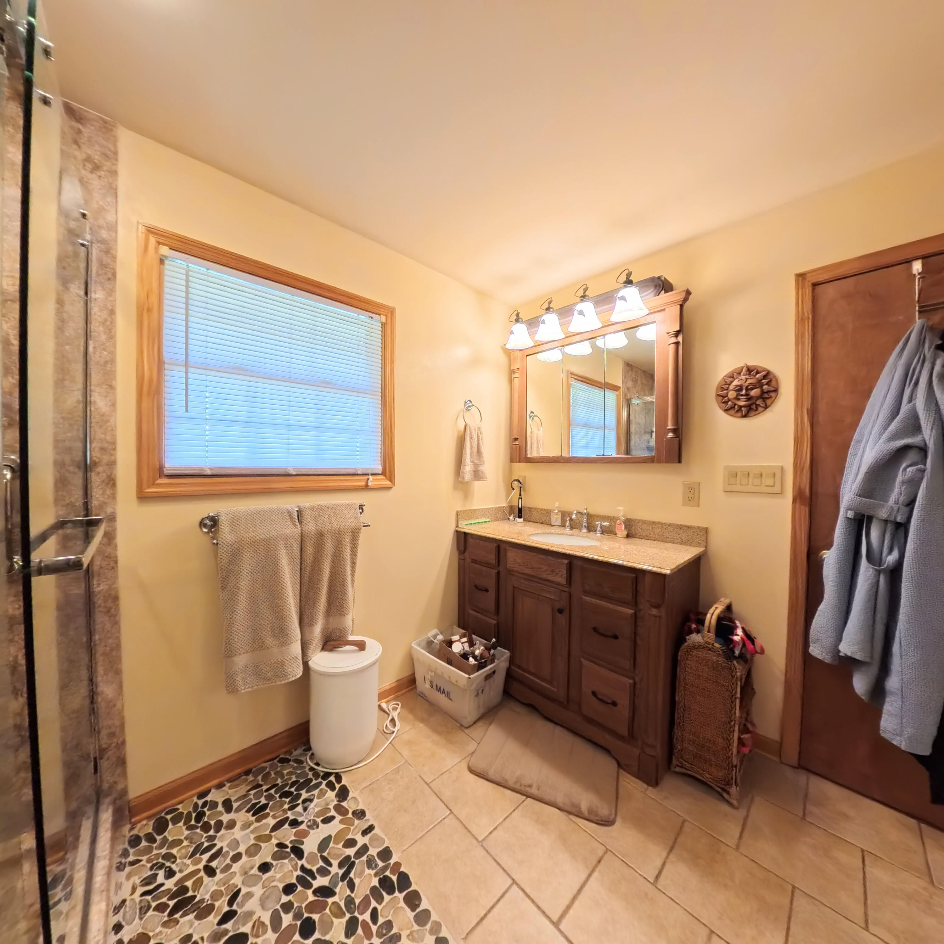 975 Red River Road Irvine, KY 40336 - Photo 15 of 71 The owner's bathroom